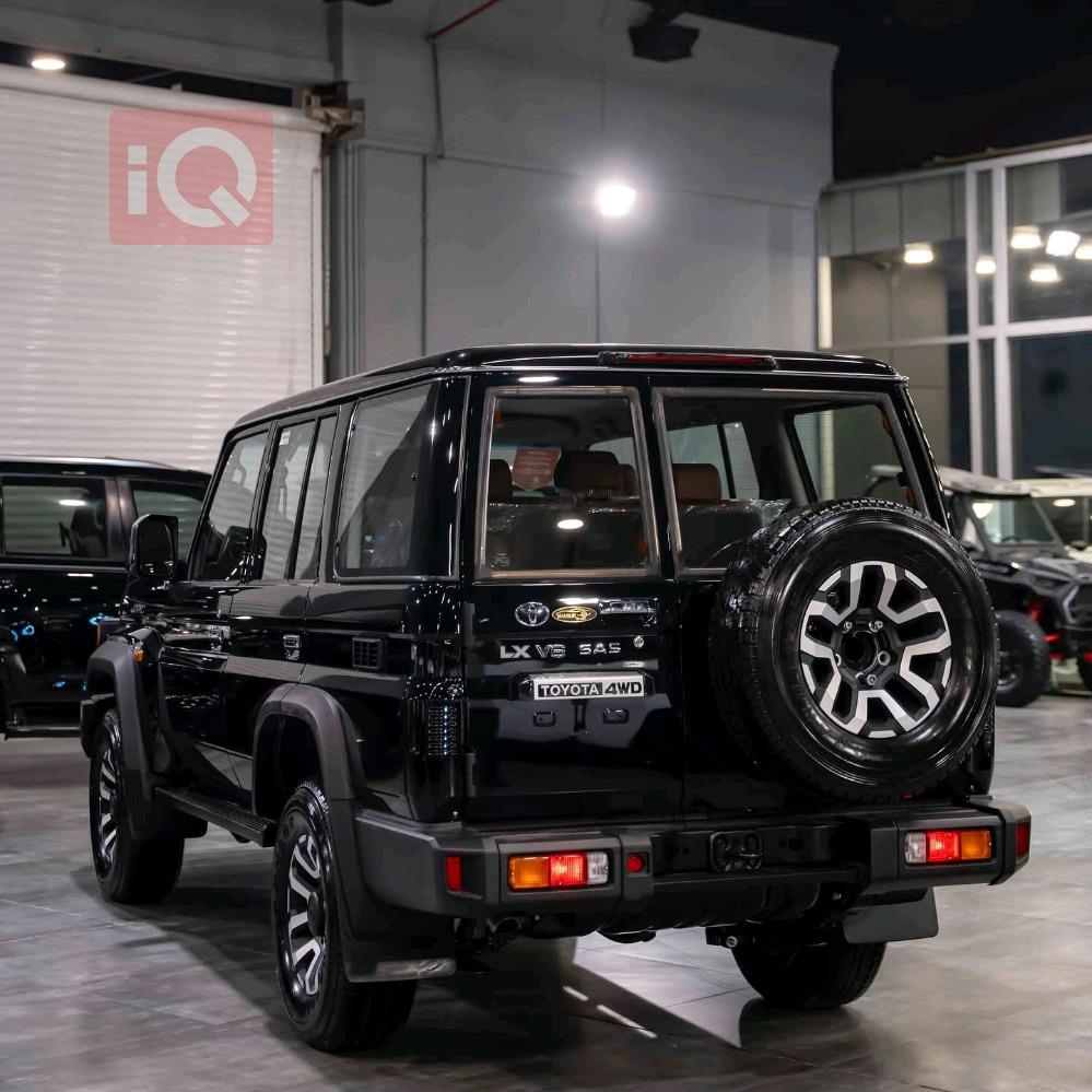 تۆیۆتا لاند کرۆزەر 76